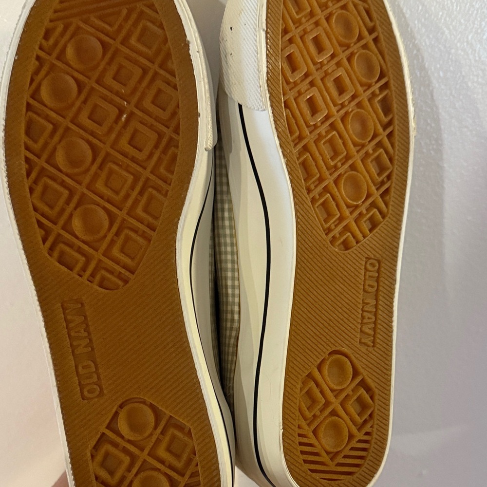Old Navy Gingham Lace-Up Sneakers - Cream and White - Picture 8 of 8